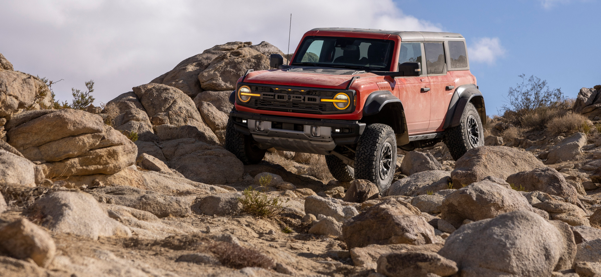 SMALL_2022 Ford Bronco Raptor_07